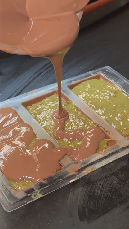 Luxury Kunafa Bar – 100GM Rich Pistachio Chocolate Bar (Dubai’s Viral Dessert)